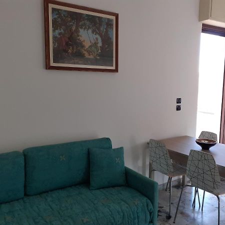 Casa Dusat In Accogliente Edificio Nel Centro Di Monforte Монфорте-д'Альба Экстерьер фото
